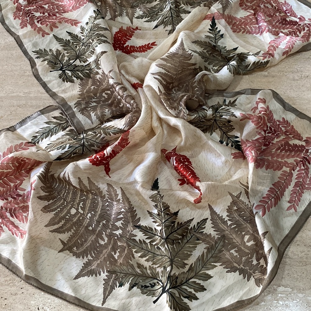 Anne Klein silk scarf 🧣autumn 🍂 leaves large 33” by 34”